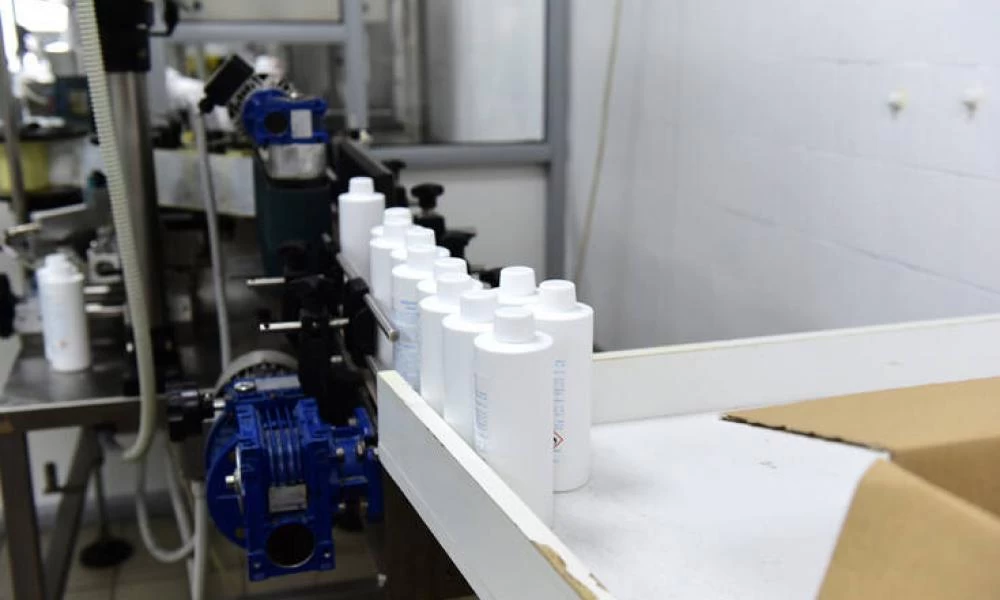 Ξεκίνησαν οι «καμπάνες»: Πρόστιμο 50.000€ σε εταιρεία αντισηπτικών